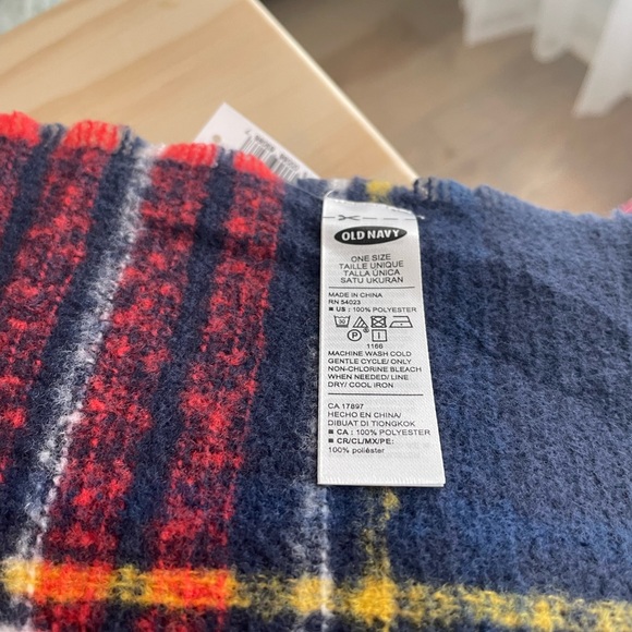 Super soft over sized scarf - Picture 3 of 3